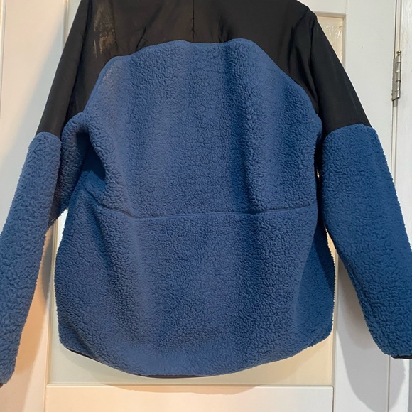 Under Armor fleece jacket - Picture 4 of 4